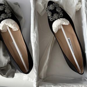 MANOLO BLAHNIK HANGISIFLAT